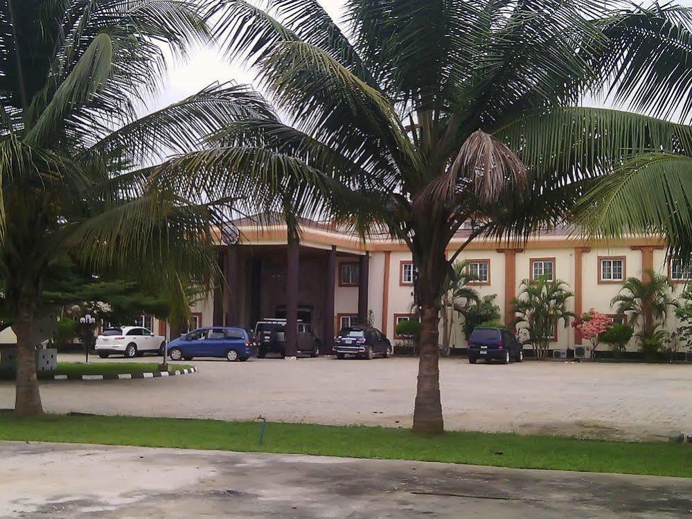 Tiffany Hotel And Towers Imogwu-Agwa Екстериор снимка