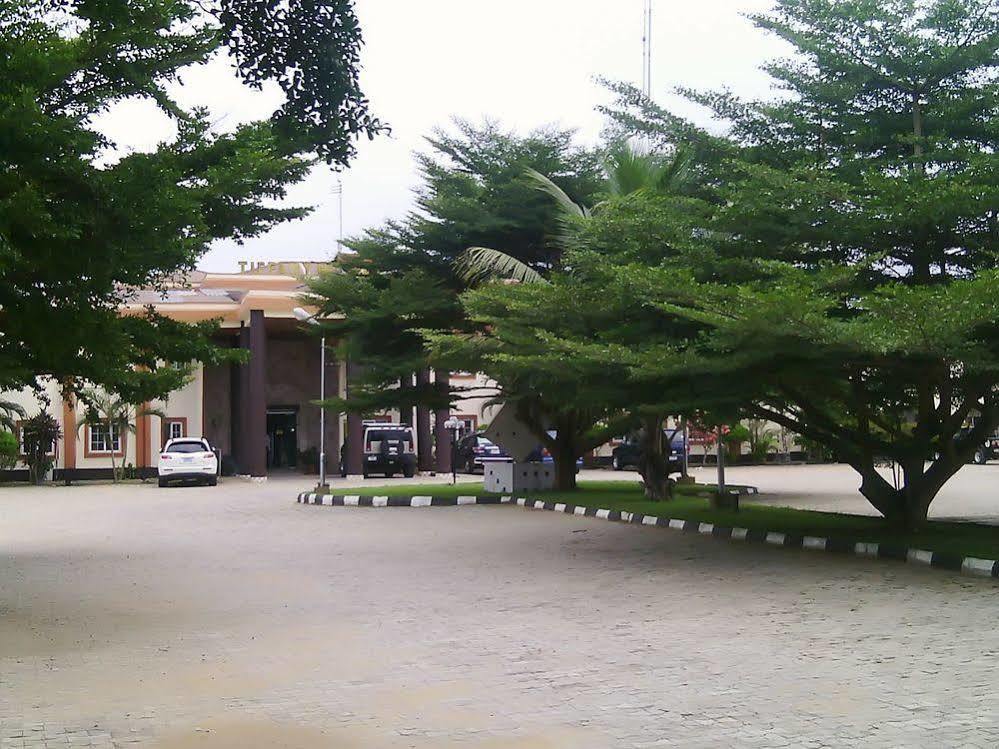 Tiffany Hotel And Towers Imogwu-Agwa Екстериор снимка